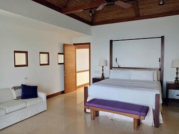 Las Verandas Hotel & Villas