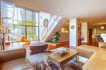 Benviar Tonson Residence