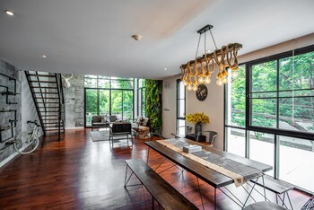 Benviar Tonson Residence