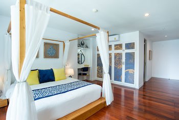 Benviar Tonson Residence