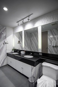 Benviar Tonson Residence