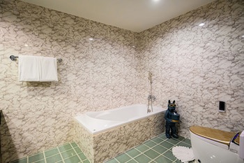 Benviar Tonson Residence