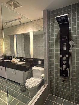 Benviar Tonson Residence
