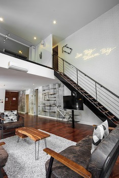 Benviar Tonson Residence