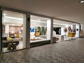 Benviar Tonson Residence