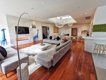 Benviar Tonson Residence