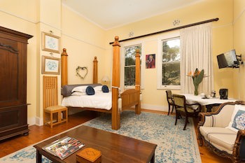Royston Hall Guesthouse