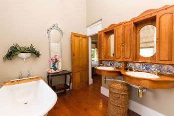 Royston Hall Guesthouse