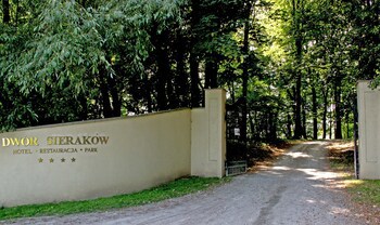 Dwor Sierakow