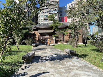 Burgary Hotel