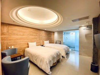 Burgary Hotel