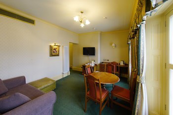 Three Queens Hotel