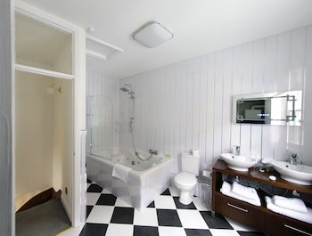 Three Queens Hotel
