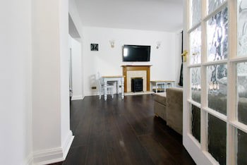 Three Queens Hotel