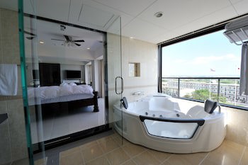 Royal Hotel