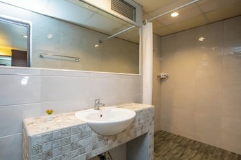 Flipper House Hotel