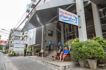 Flipper House Hotel