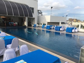 Flipper House Hotel
