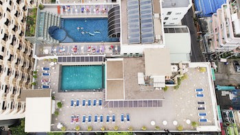 Flipper House Hotel