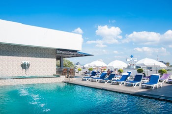 Flipper House Hotel