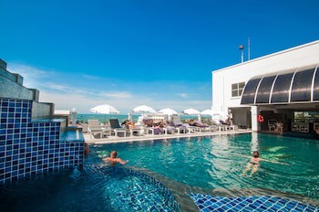 Flipper House Hotel