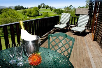 Eight Bells Mountain Inn