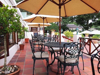 Eight Bells Mountain Inn