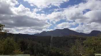 Eight Bells Mountain Inn