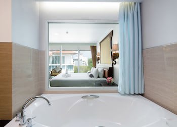 Aiyara Grand Hotel