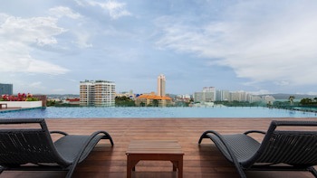 Aiyara Grand Hotel