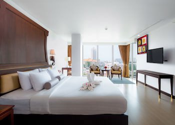 Aiyara Grand Hotel