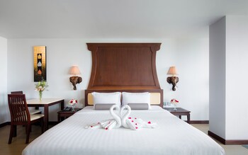 Aiyara Grand Hotel