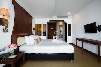 Aiyara Grand Hotel