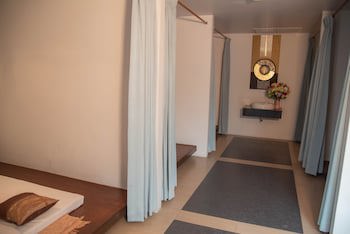 Aiyara Grand Hotel