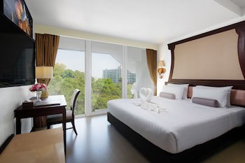 Aiyara Grand Hotel