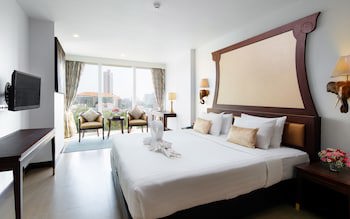 Aiyara Grand Hotel