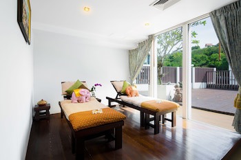 Aiyara Grand Hotel