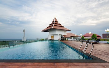 Aiyara Grand Hotel