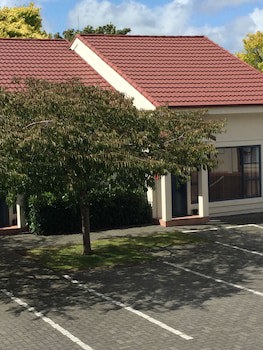 Aubyn Court Spa Motel