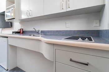 Aubyn Court Spa Motel