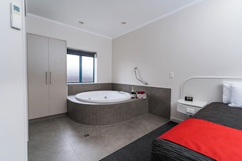 Aubyn Court Spa Motel