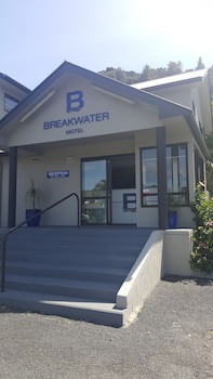 Breakwater Motel