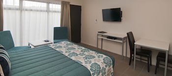 Breakwater Motel