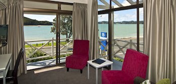 Breakwater Motel