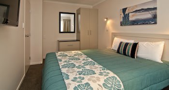 Breakwater Motel