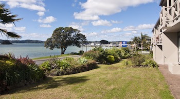 Breakwater Motel