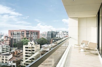 8010 Urban Living Luxury Home Experiences.
