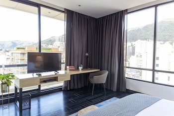 8010 Urban Living Luxury Home Experiences.