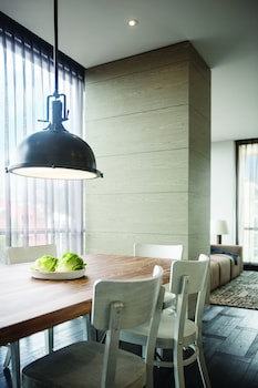 8010 Urban Living Luxury Home Experiences.