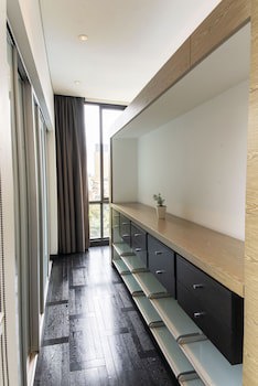8010 Urban Living Luxury Home Experiences.